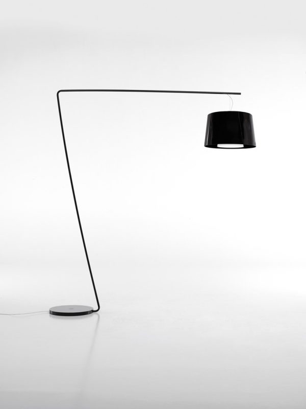 L001t-b-staande-z-lamp-met-brede-kunststof-kap